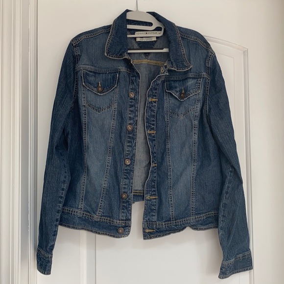 tommy hilfiger denim jacket. 💙 - Picture 1 of 3